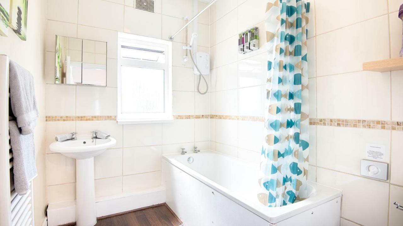 The Location - Tv In Every Bedroom! Appartamento Swansea